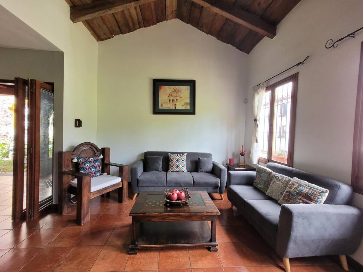 Amplia Casa Antigua Guatemala Con Pergola Y Jardin Villa Dış mekan fotoğraf