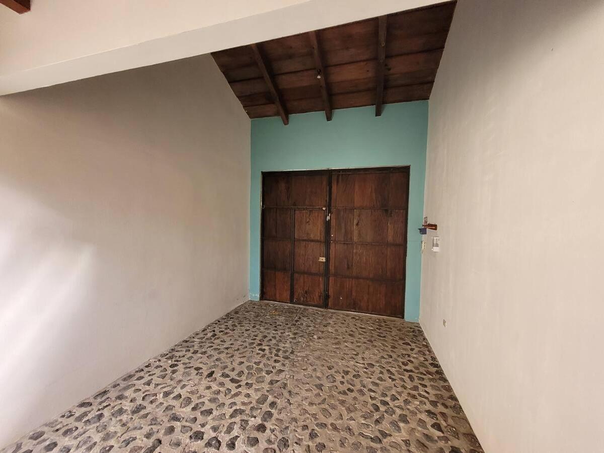 Amplia Casa Antigua Guatemala Con Pergola Y Jardin Villa Dış mekan fotoğraf