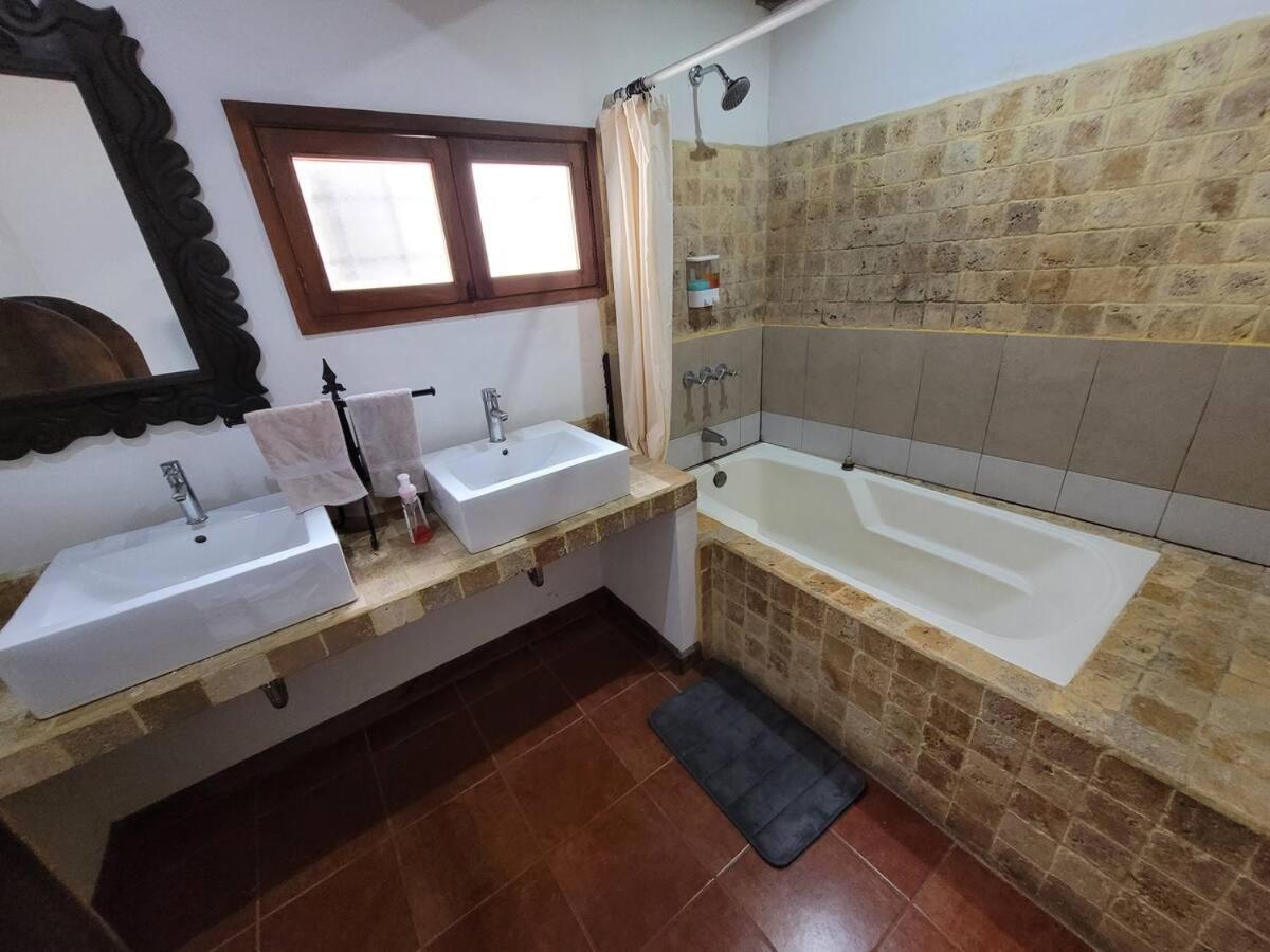 Amplia Casa Antigua Guatemala Con Pergola Y Jardin Villa Dış mekan fotoğraf
