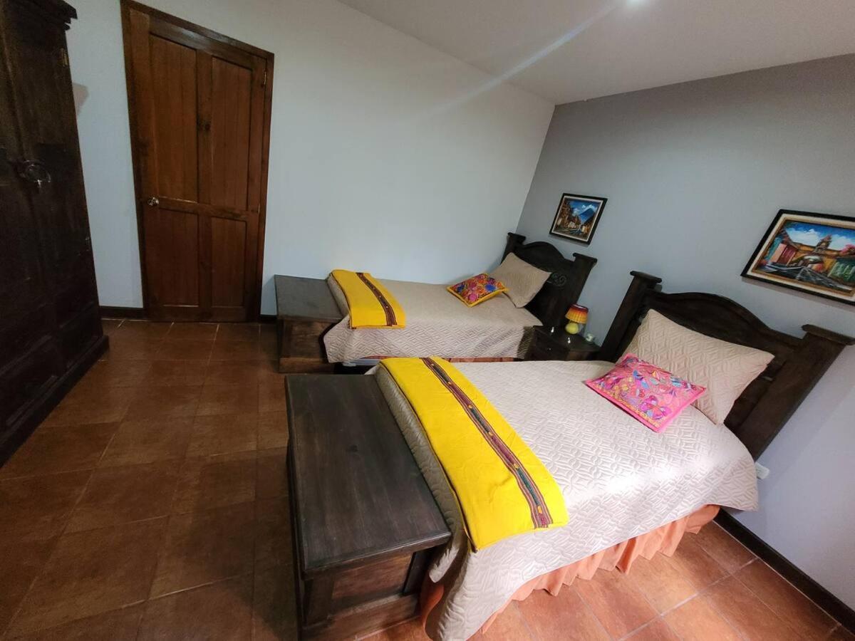 Amplia Casa Antigua Guatemala Con Pergola Y Jardin Villa Dış mekan fotoğraf