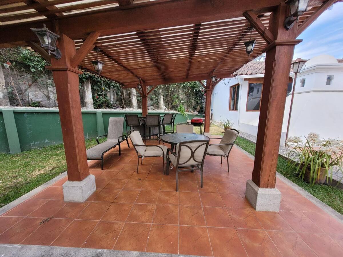 Amplia Casa Antigua Guatemala Con Pergola Y Jardin Villa Dış mekan fotoğraf
