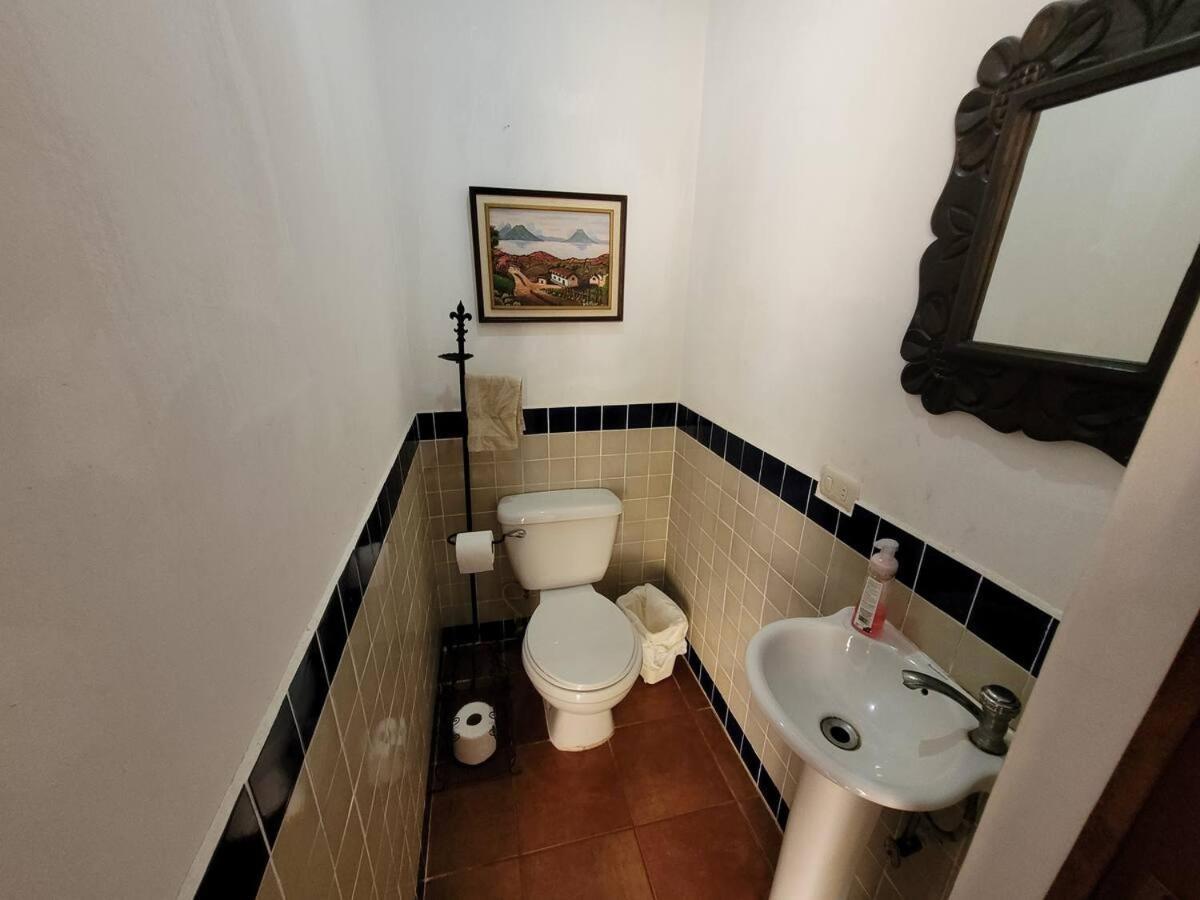 Amplia Casa Antigua Guatemala Con Pergola Y Jardin Villa Dış mekan fotoğraf