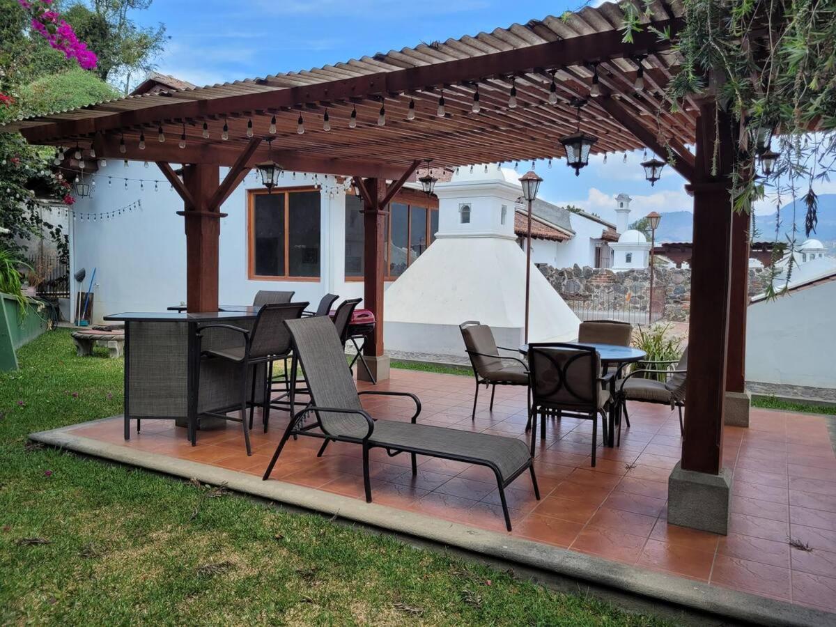 Amplia Casa Antigua Guatemala Con Pergola Y Jardin Villa Dış mekan fotoğraf